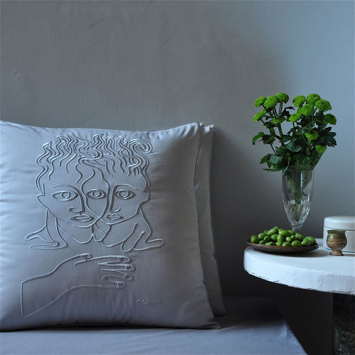 Housse de coussin brodé 