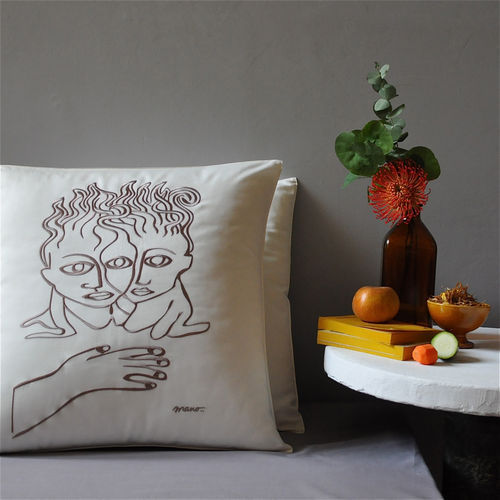 Housse de coussin brodé 