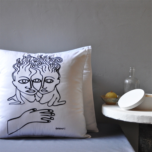 Housse de coussin brodé 