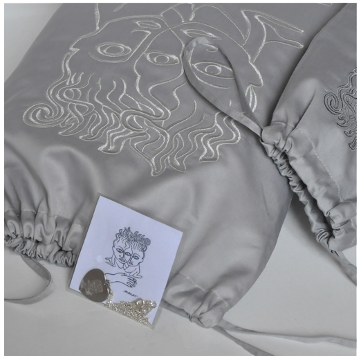 Grand et petit sacs gris argenté + bijou argenté